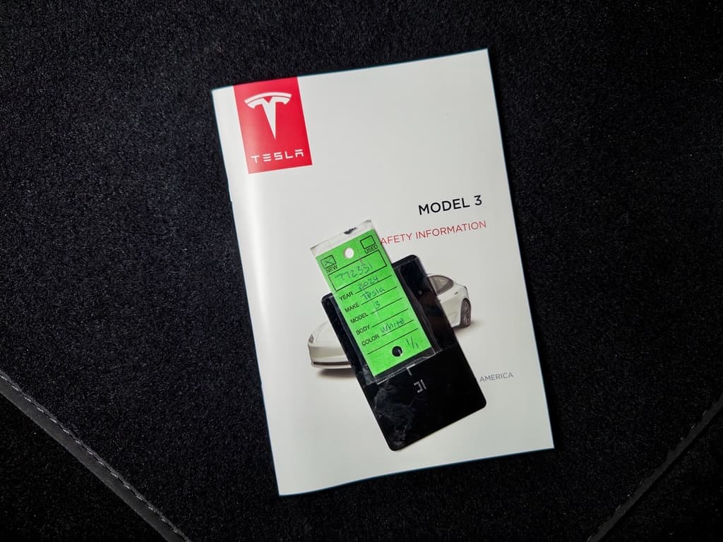 2024 Tesla Model 3 view 21