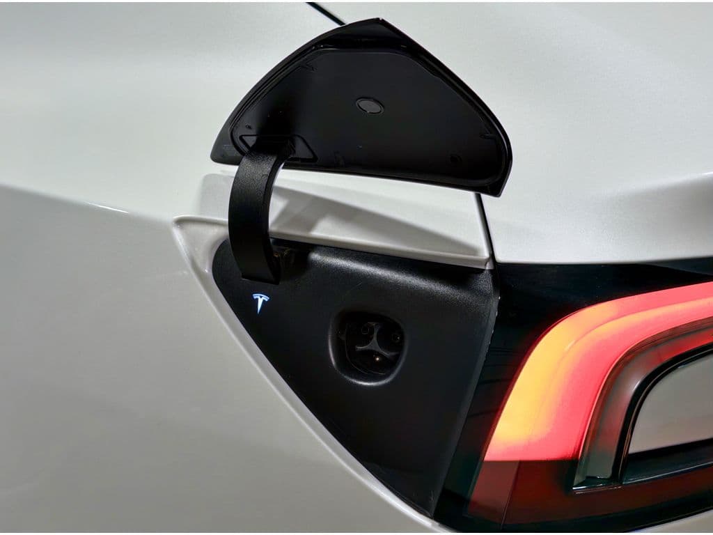 2024 Tesla Model 3 view 5