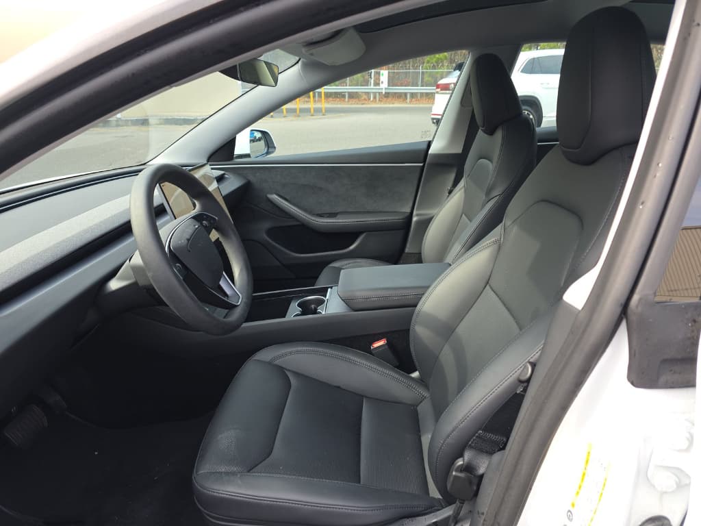 2024 Tesla Model 3 view 5
