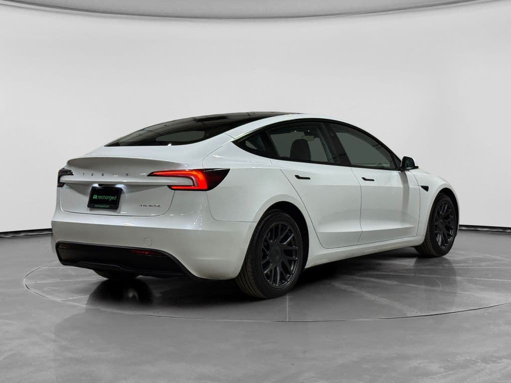 2024 Tesla Model 3 view 3