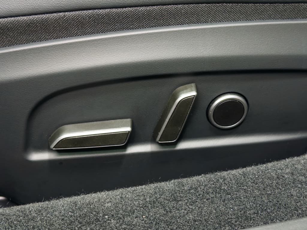 2024 Tesla Model 3 view 6