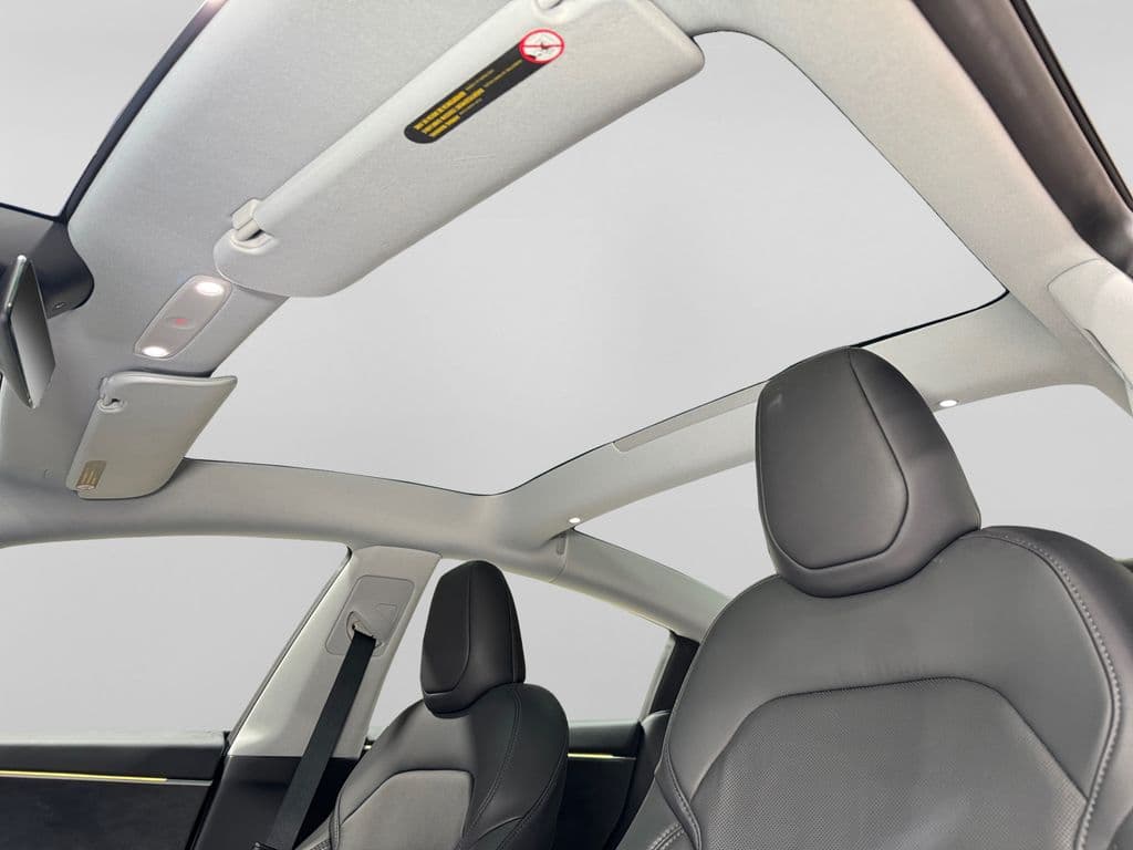 2024 Tesla Model 3 view 8