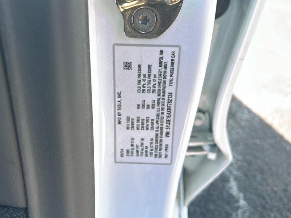 2024 Tesla Model 3 view 18