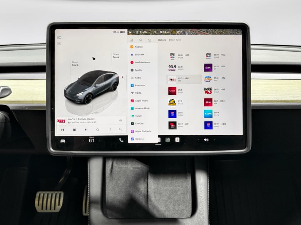 2023 Tesla Model Y view 10