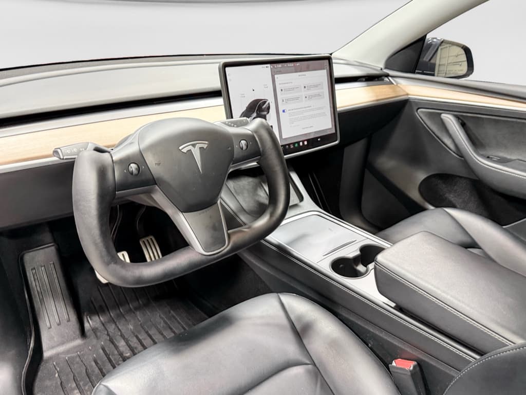 2023 Tesla Model Y view 17