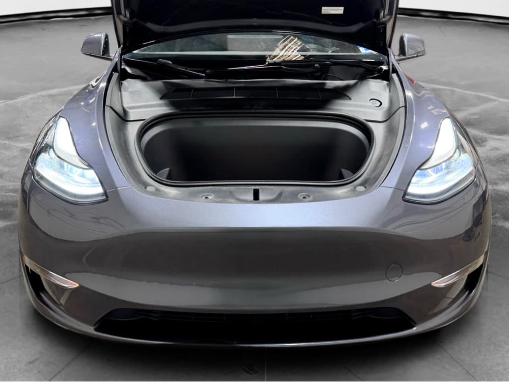 2023 Tesla Model Y view 24