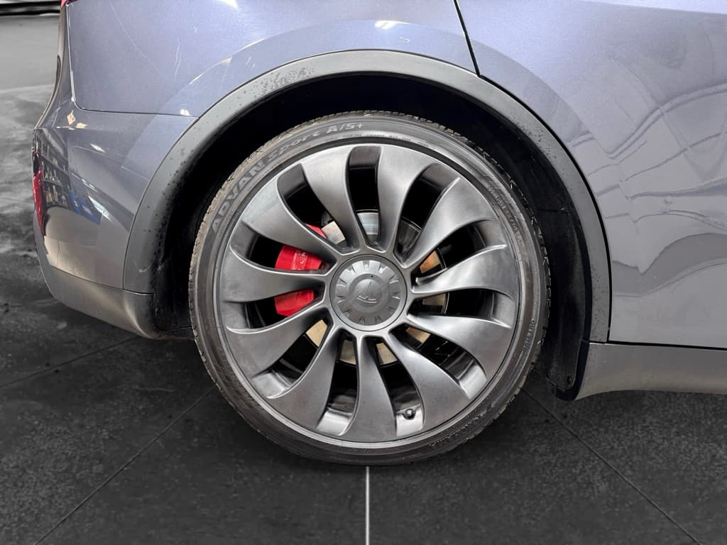 2023 Tesla Model Y view 34