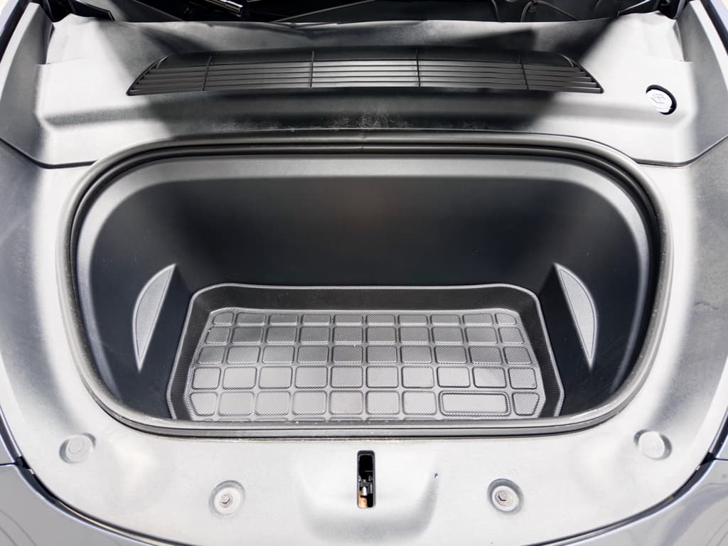 2023 Tesla Model Y view 25