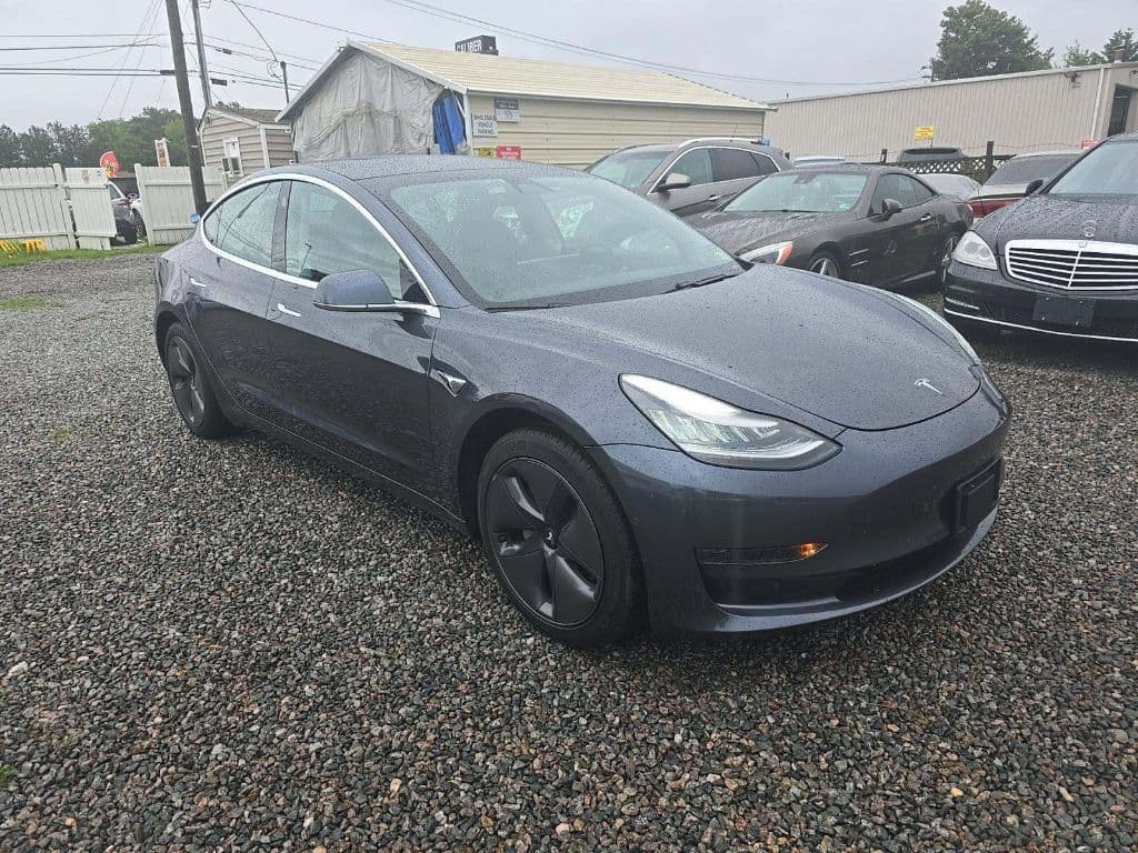 2020 Tesla Model 3 view 4