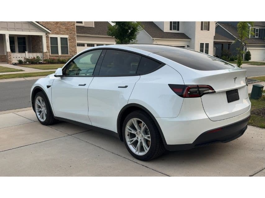 2023 Tesla Model Y view 4