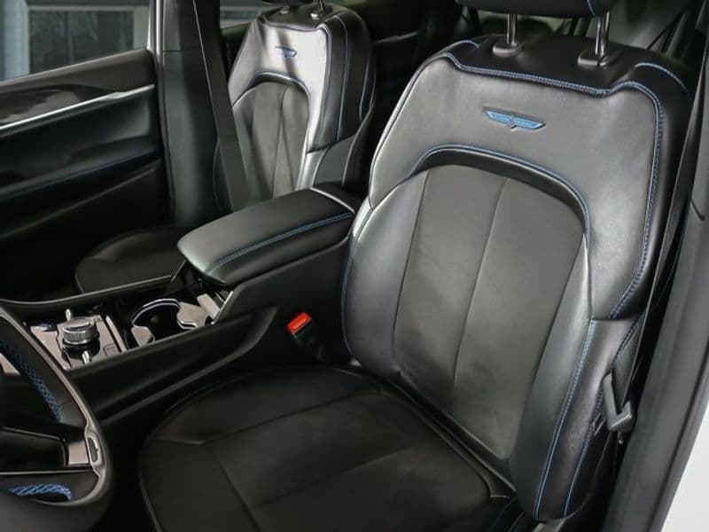 2023 Jeep Grand Cherokee 4xe view 7