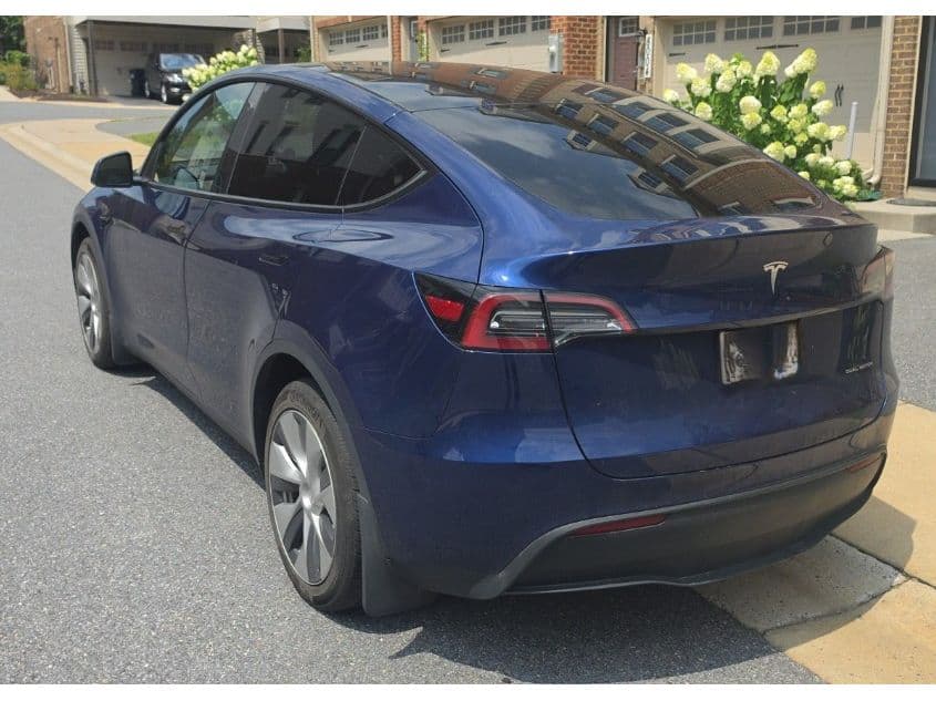 2023 Tesla Model Y view 4