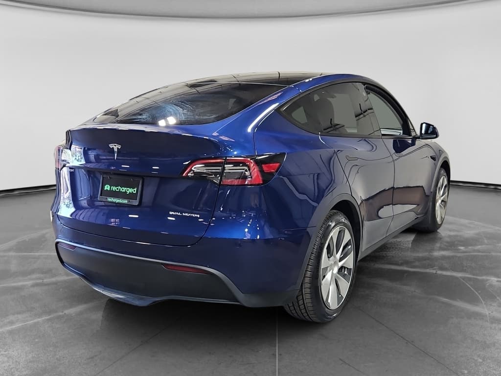 2023 Tesla Model Y view 3