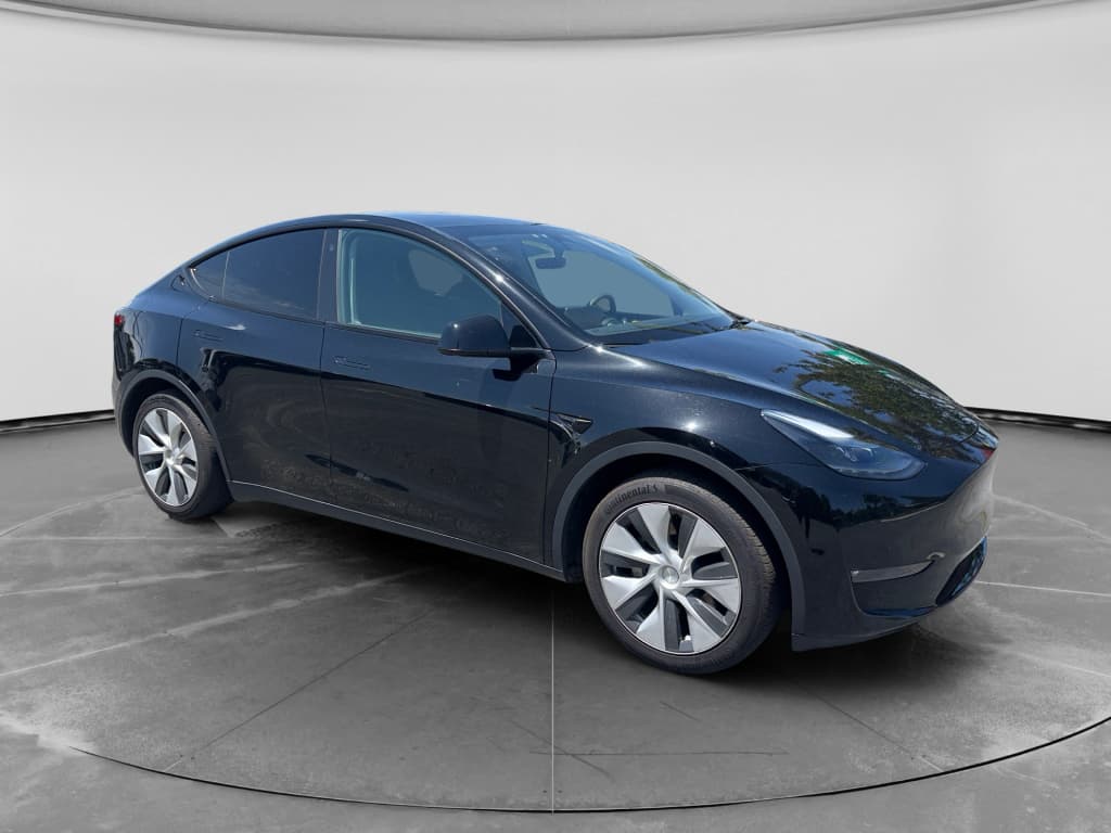 2023 Tesla Model Y view 3