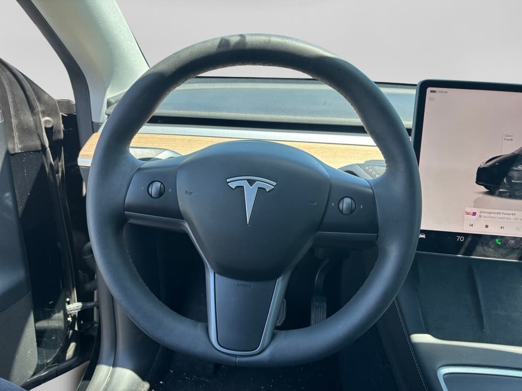 2023 Tesla Model Y view 5