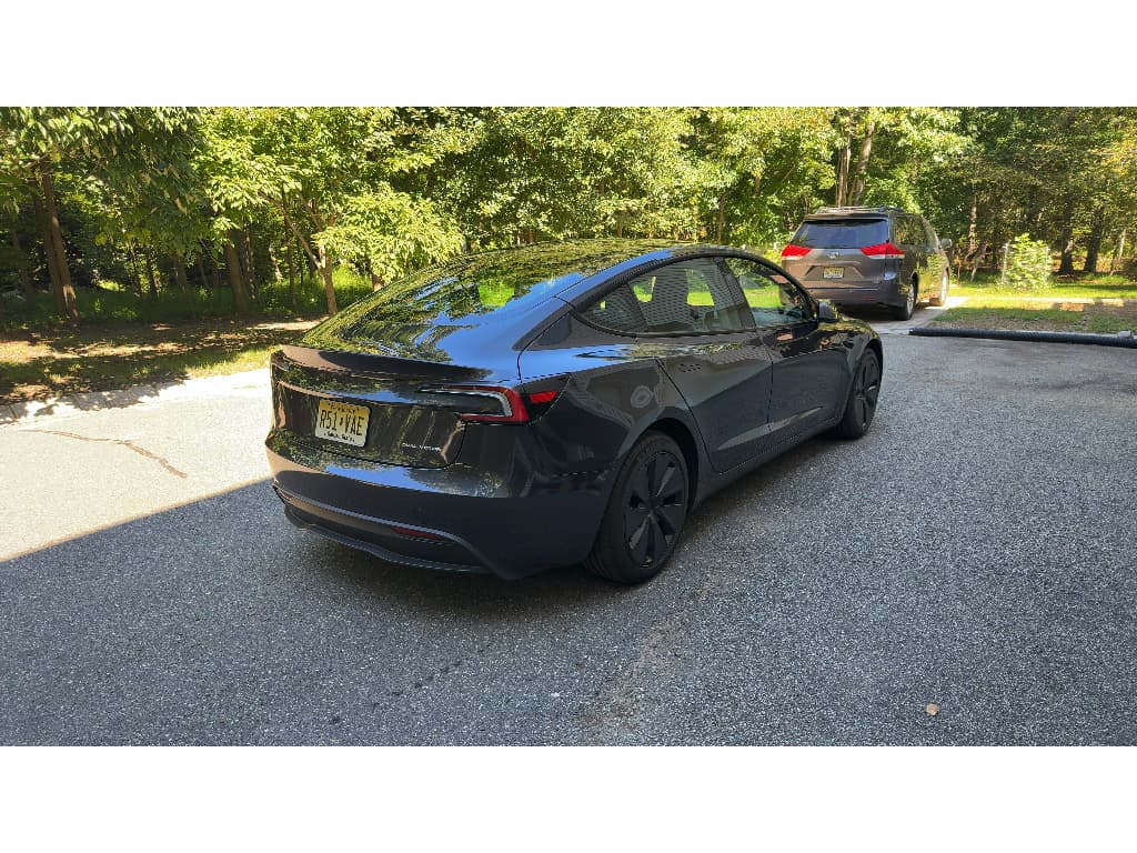 2024 Tesla Model 3 view 3