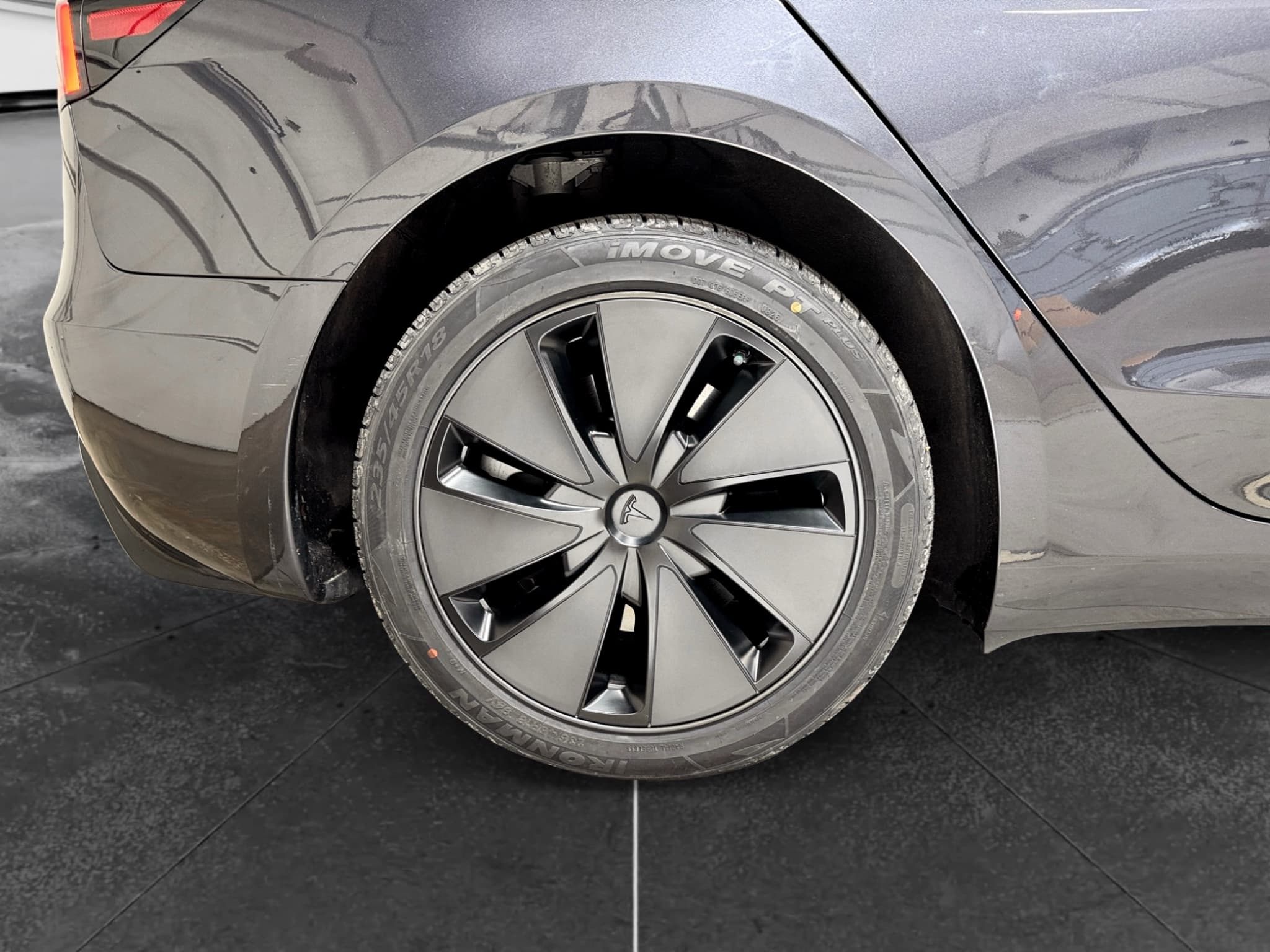2024 Tesla Model 3 view 33