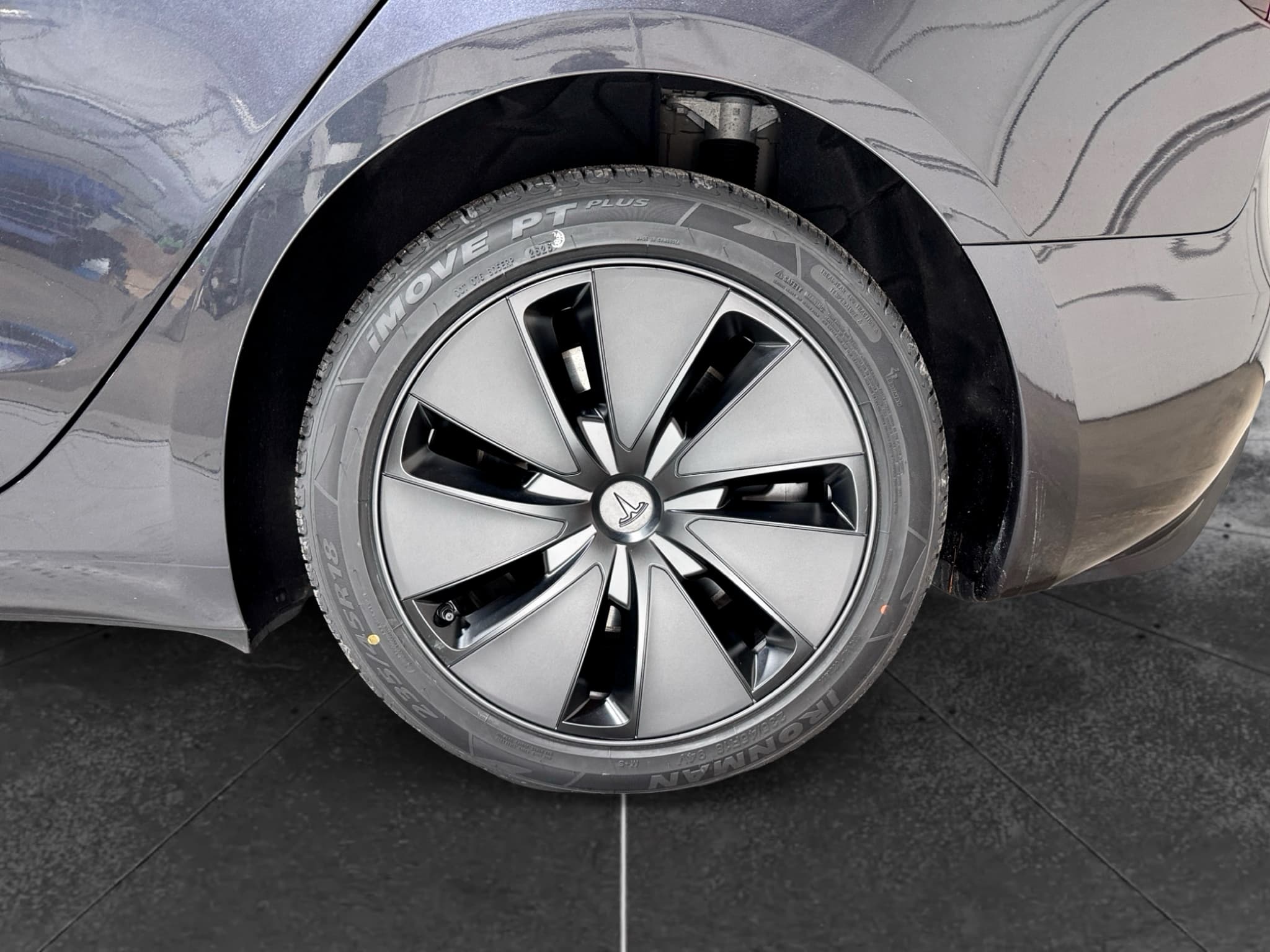 2024 Tesla Model 3 view 31
