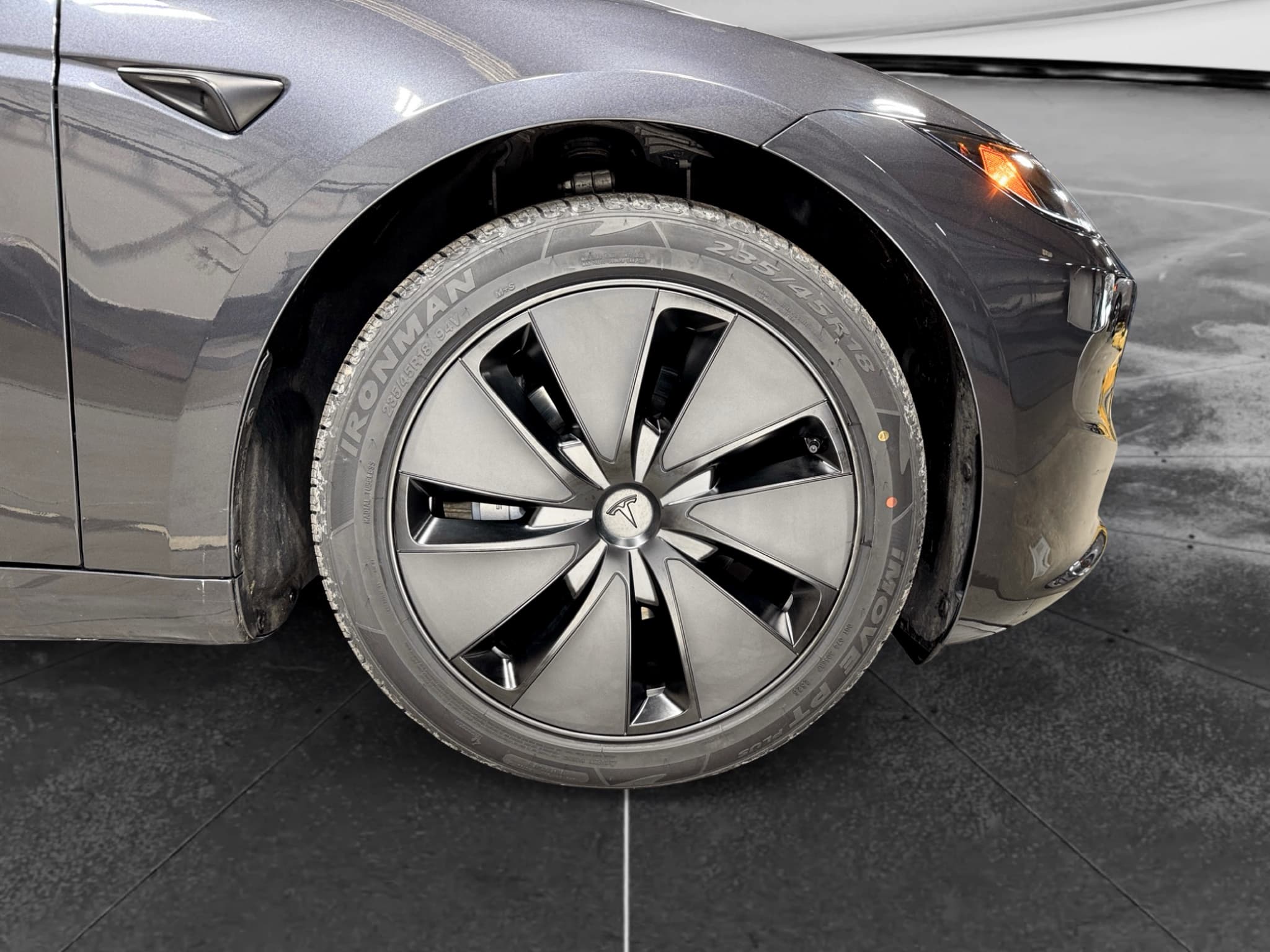 2024 Tesla Model 3 view 35