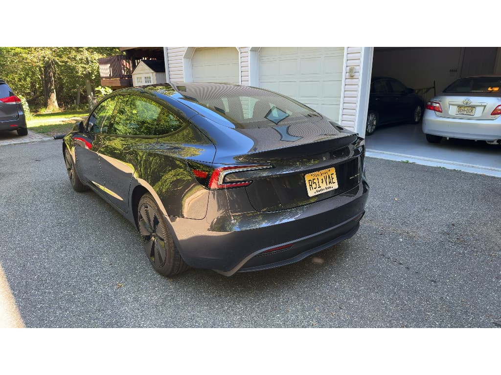 2024 Tesla Model 3 view 4