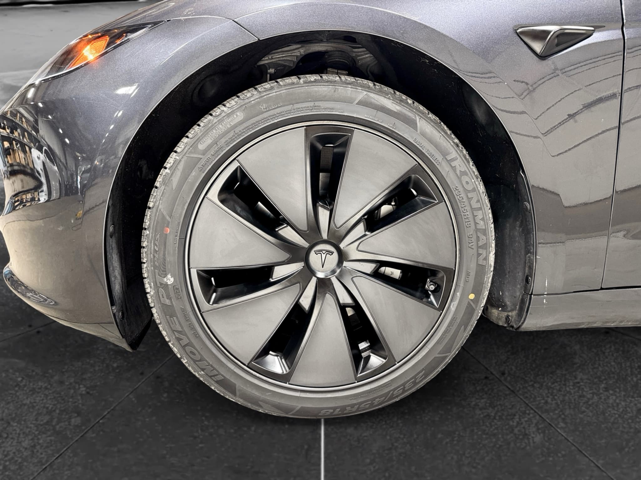 2024 Tesla Model 3 view 29