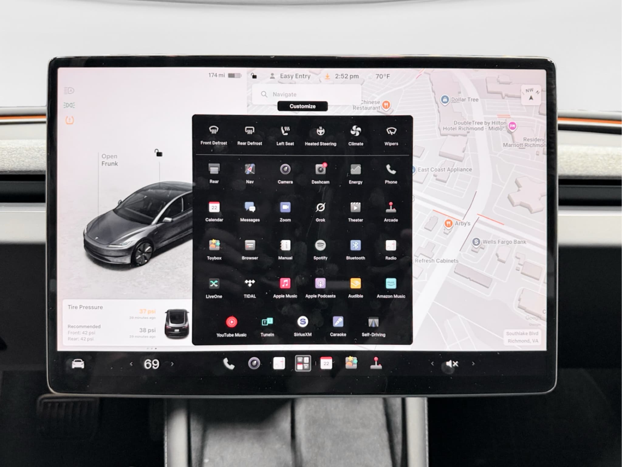 2024 Tesla Model 3 view 9