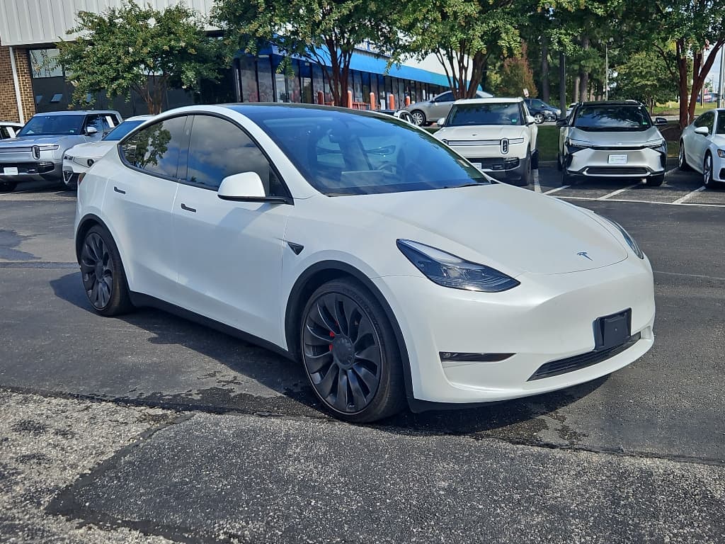 2023 Tesla Model Y view 4