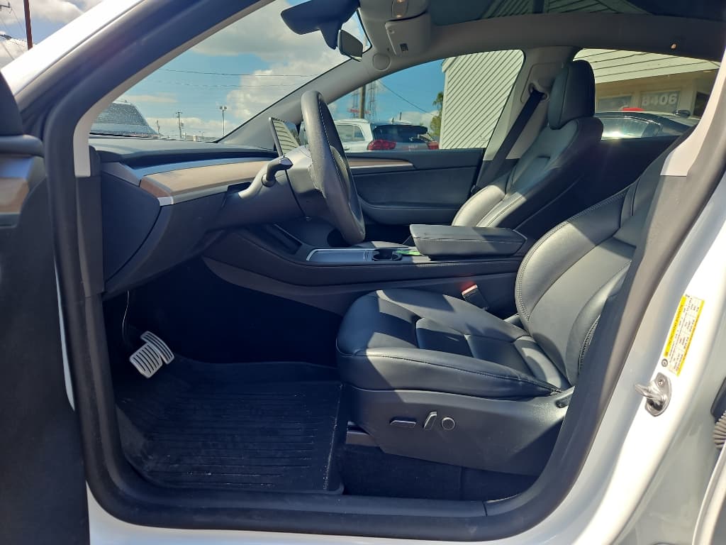 2023 Tesla Model Y view 5
