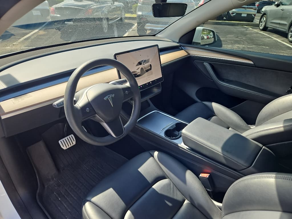 2023 Tesla Model Y view 6