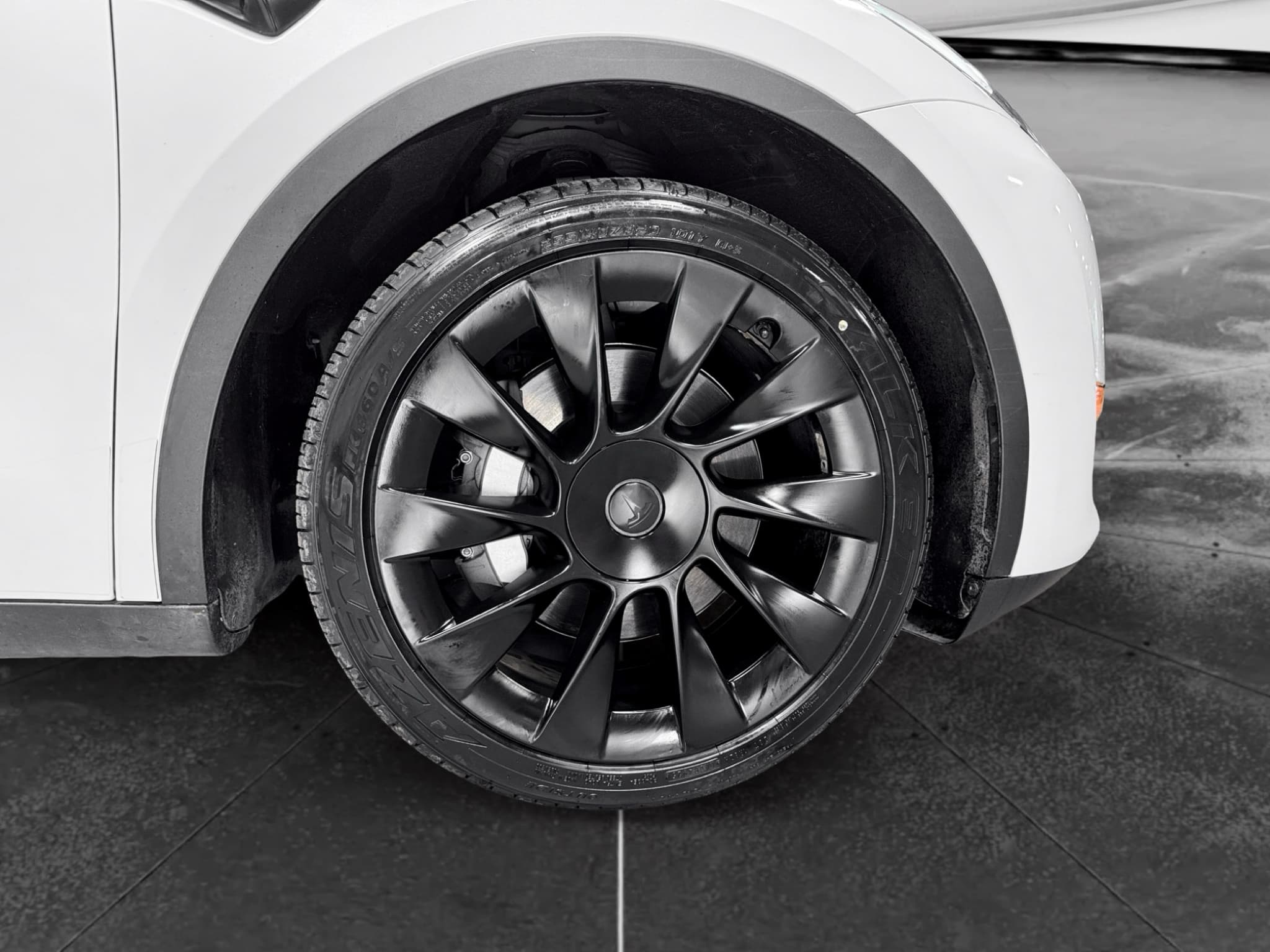 2023 Tesla Model Y view 35