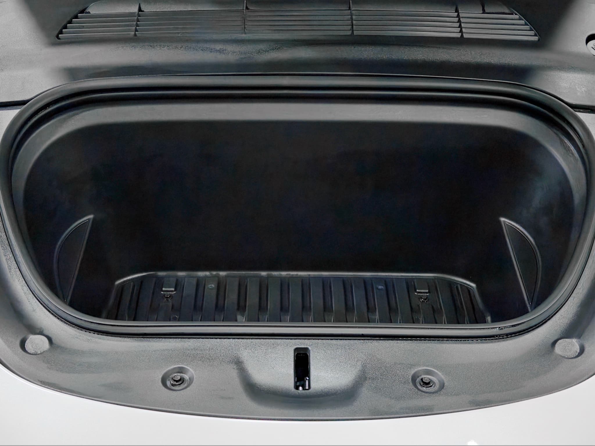 2023 Tesla Model Y view 26