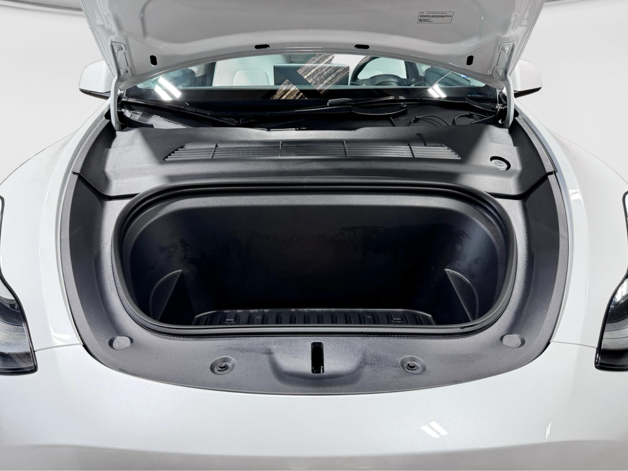 2023 Tesla Model Y view 25
