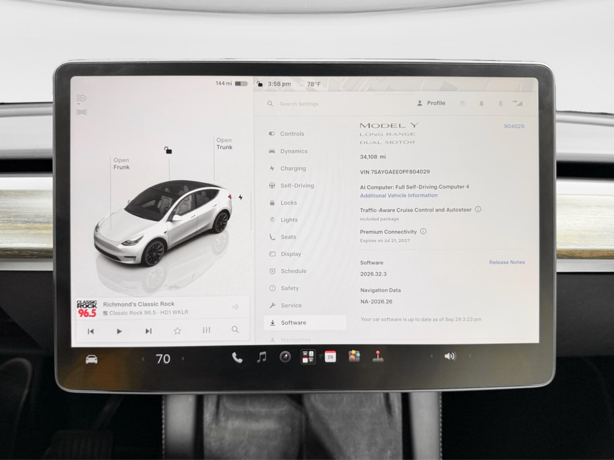 2023 Tesla Model Y view 11