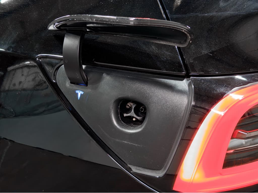 2023 Tesla Model Y view 5