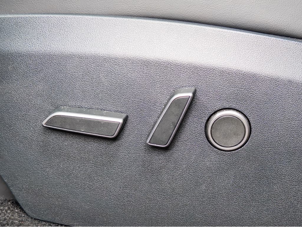 2023 Tesla Model Y view 7