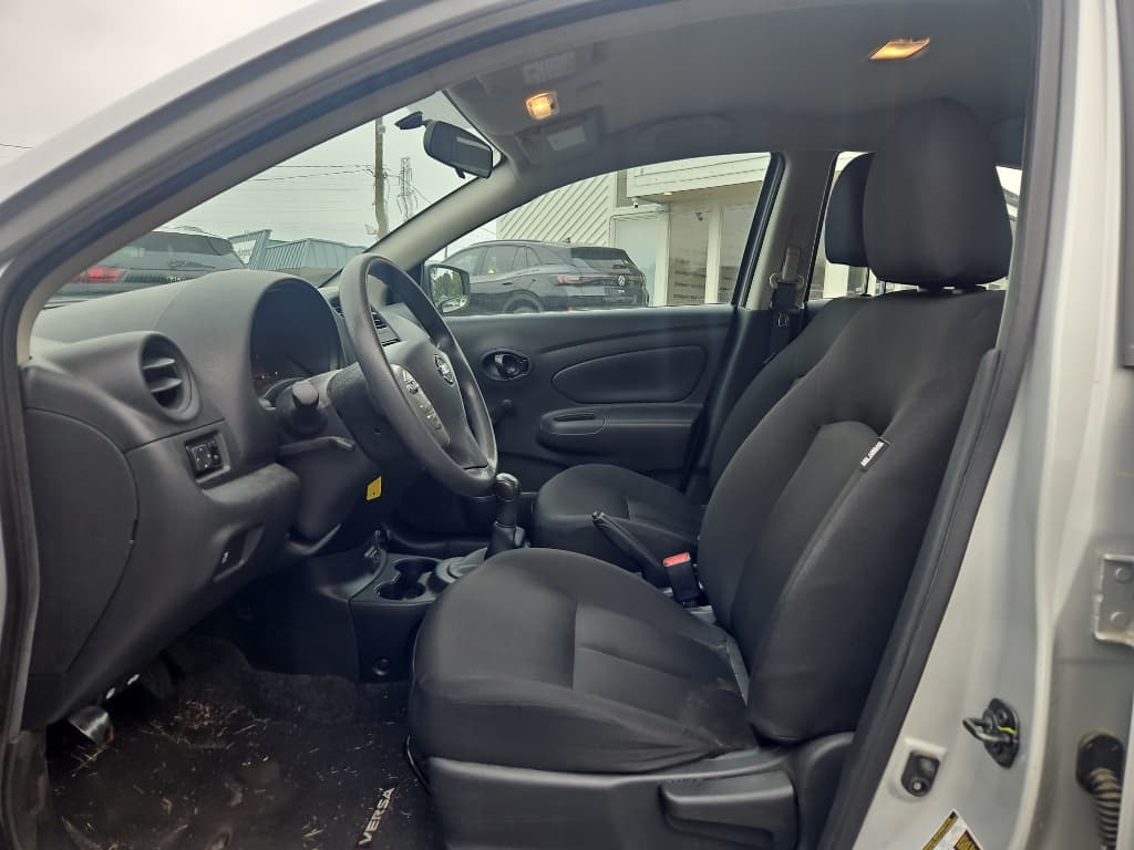 2019 Nissan Versa view 5