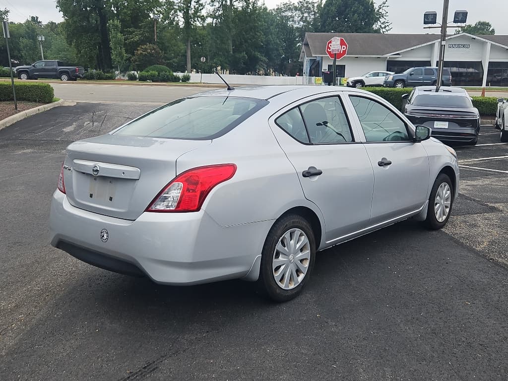 2019 Nissan Versa view 3
