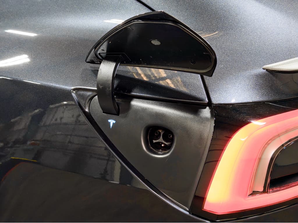 2024 Tesla Model 3 view 5