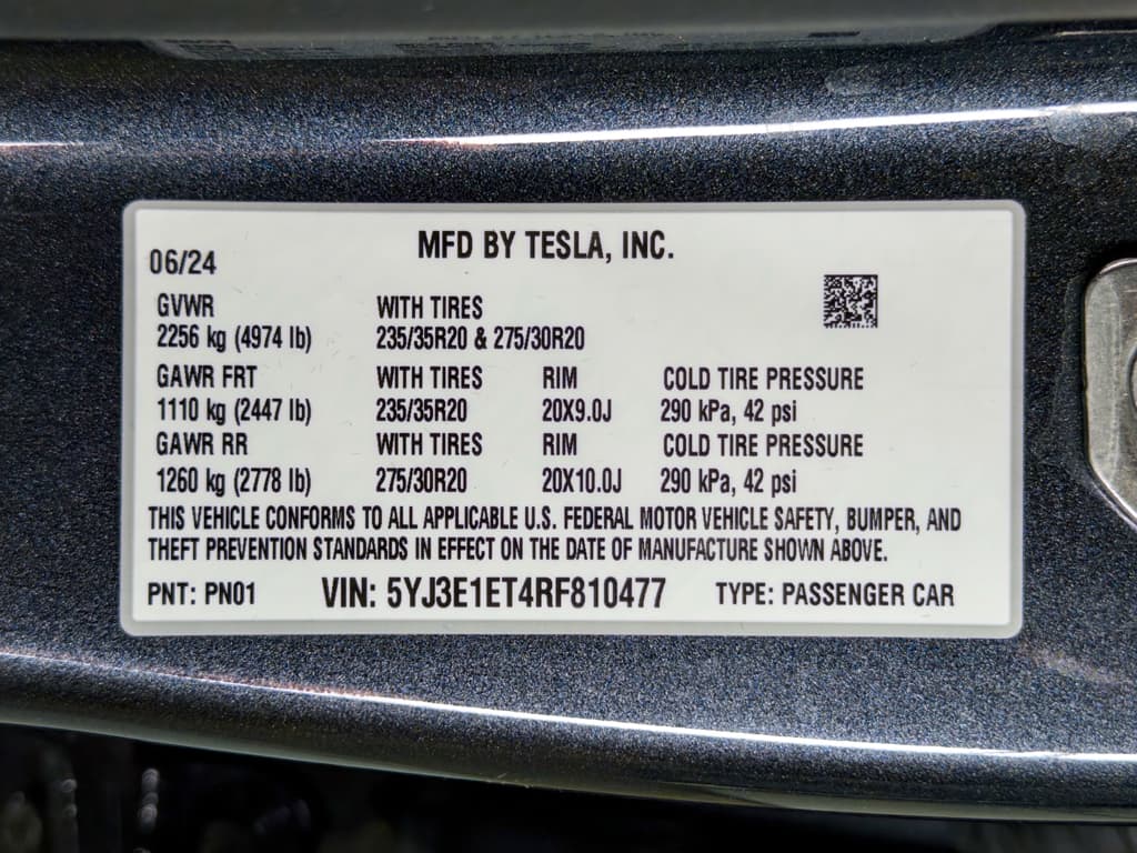 2024 Tesla Model 3 view 28