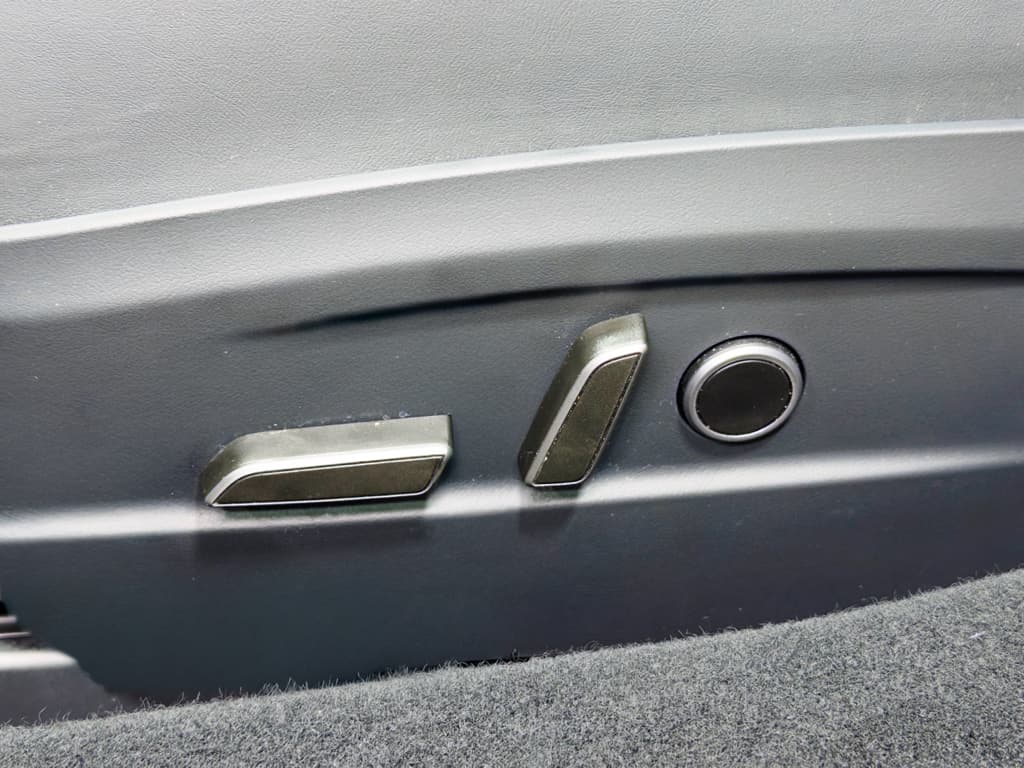 2024 Tesla Model 3 view 7