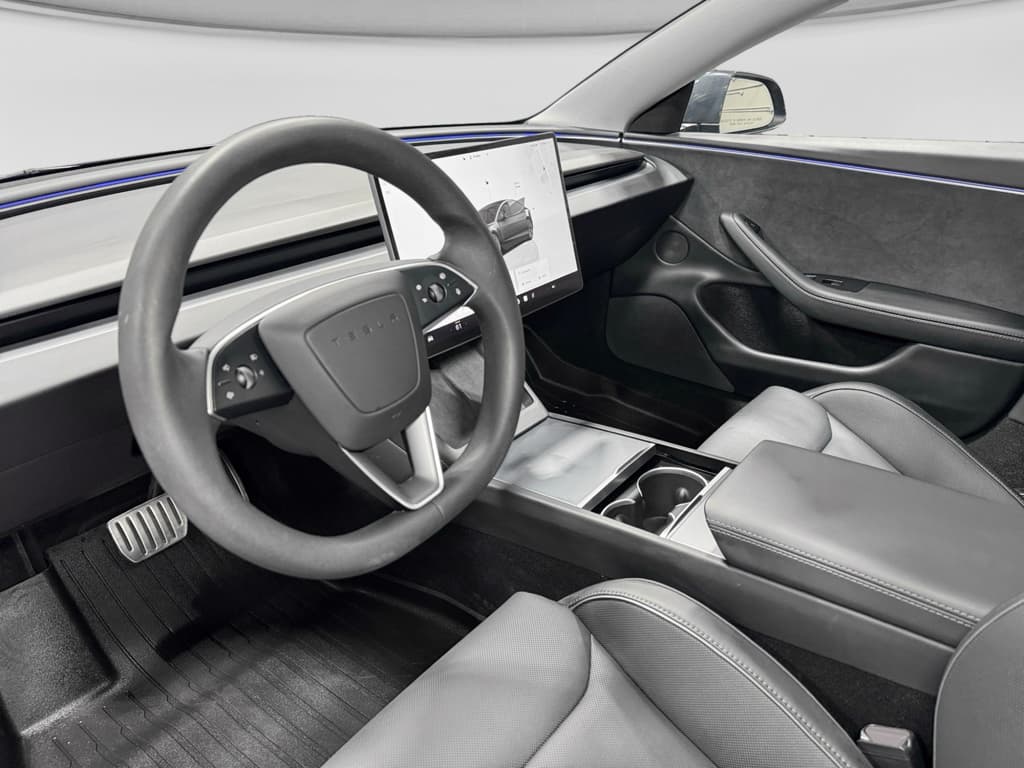 2024 Tesla Model 3 view 17