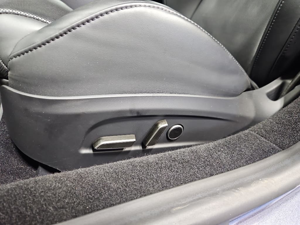 2024 Tesla Model 3 view 7