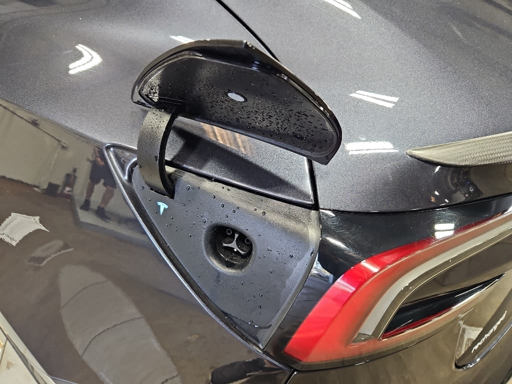 2024 Tesla Model 3 view 5