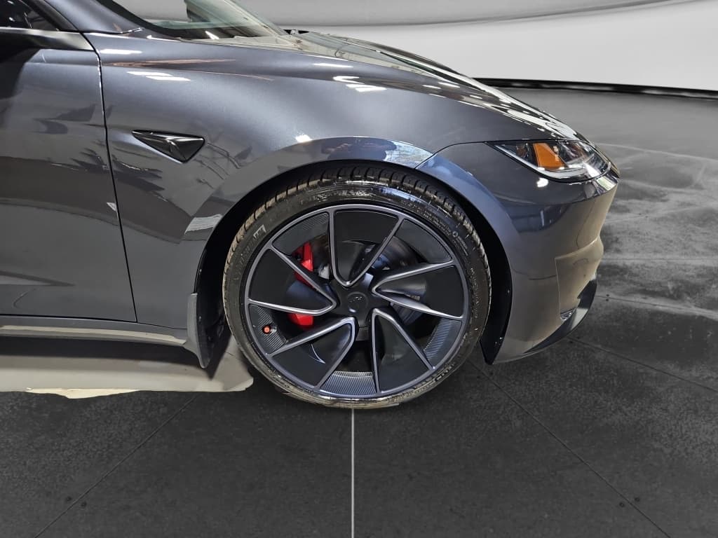 2024 Tesla Model 3 view 35