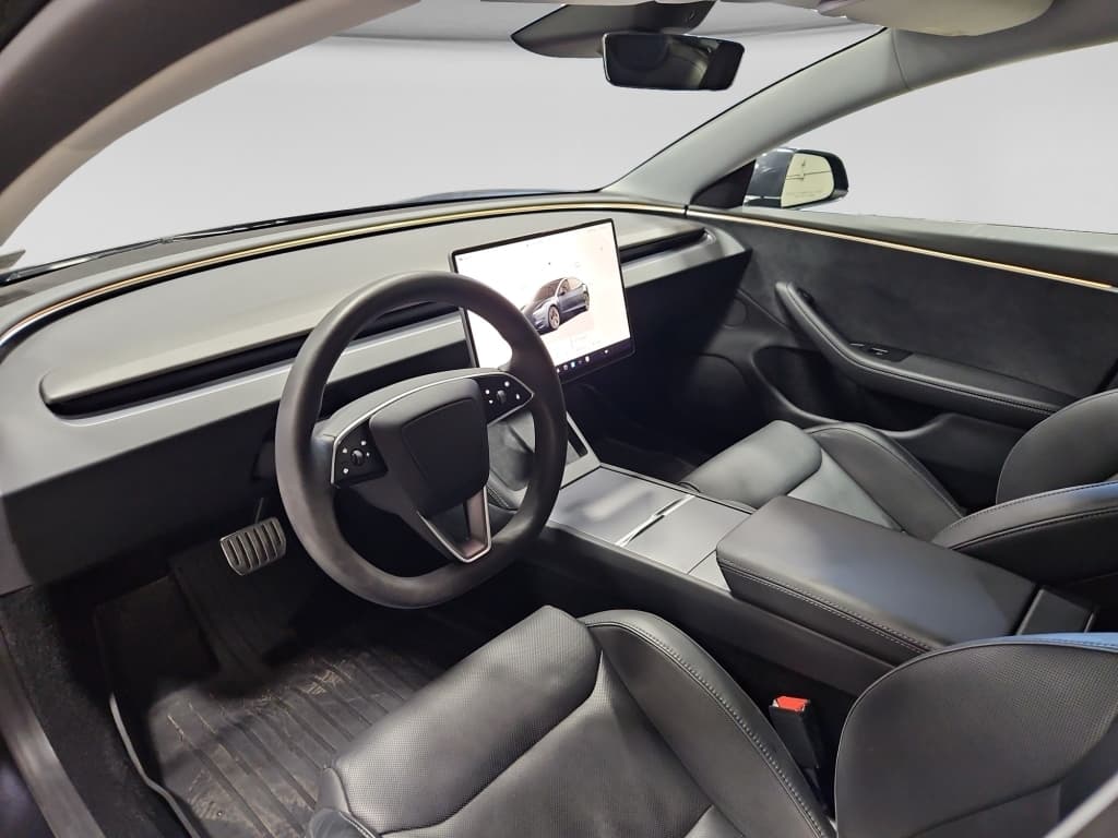 2024 Tesla Model 3 view 17