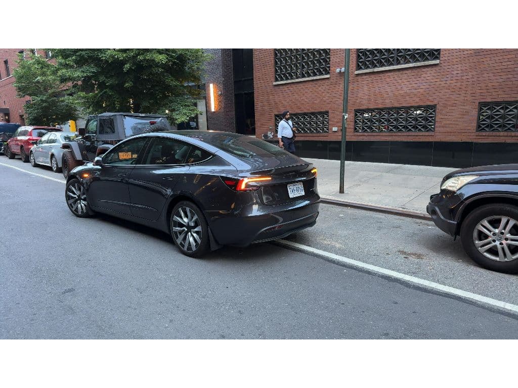 2024 Tesla Model 3 view 4
