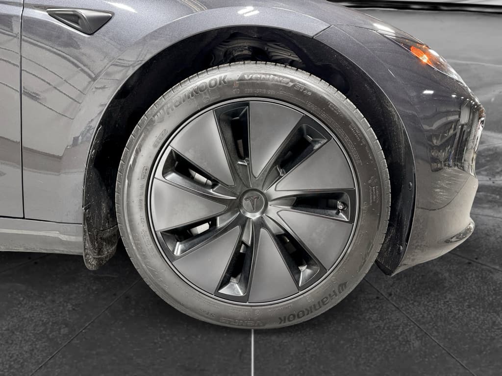 2024 Tesla Model 3 view 32