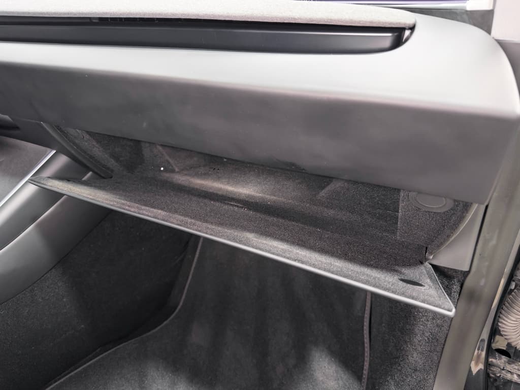 2024 Tesla Model 3 view 17