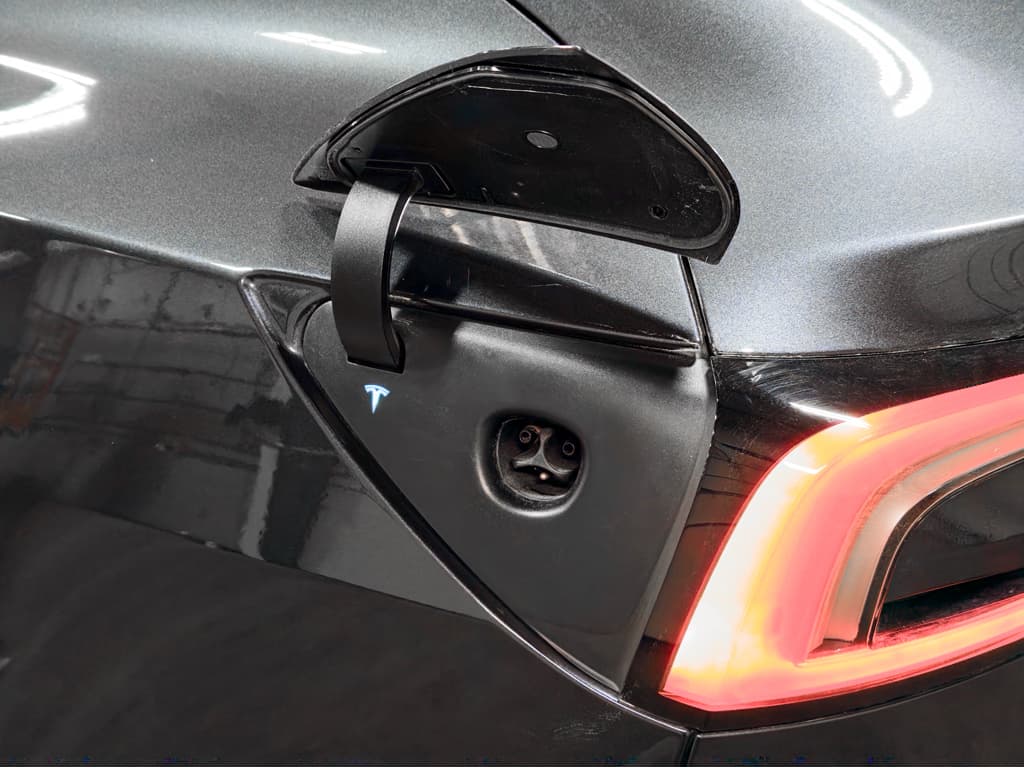 2024 Tesla Model 3 view 5