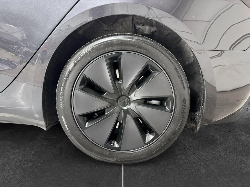 2024 Tesla Model 3 view 30